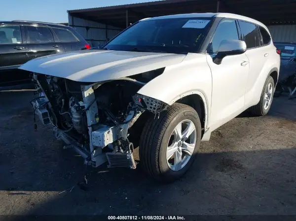 5TDZZRAH3LS508163 2020 TOYOTA HIGHLANDER - Image 2
