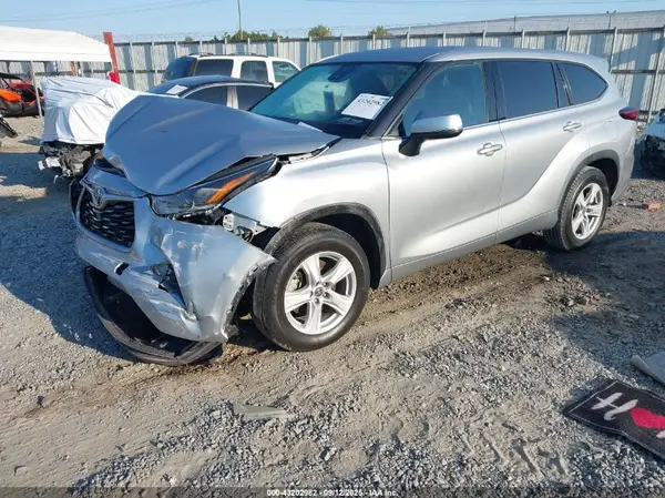 5TDZZRAH3MS065613 2021 TOYOTA HIGHLANDER - Image 2