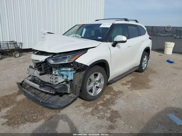 5TDZZRAH3MS074747 2021 TOYOTA HIGHLANDER - Image 2