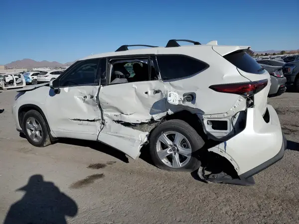 5TDZZRAH3MS517494 2021 TOYOTA HIGHLANDER - Image 2