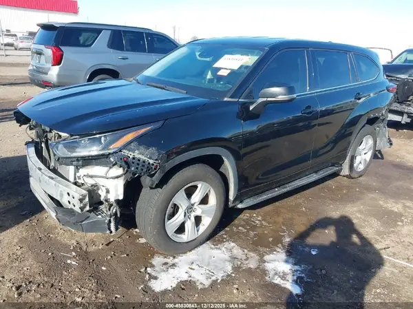 5TDZZRAH3MS524493 2021 TOYOTA HIGHLANDER - Image 2