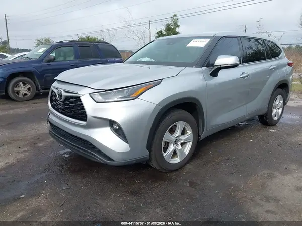 5TDZZRAH3MS529368 2021 TOYOTA HIGHLANDER - Image 2