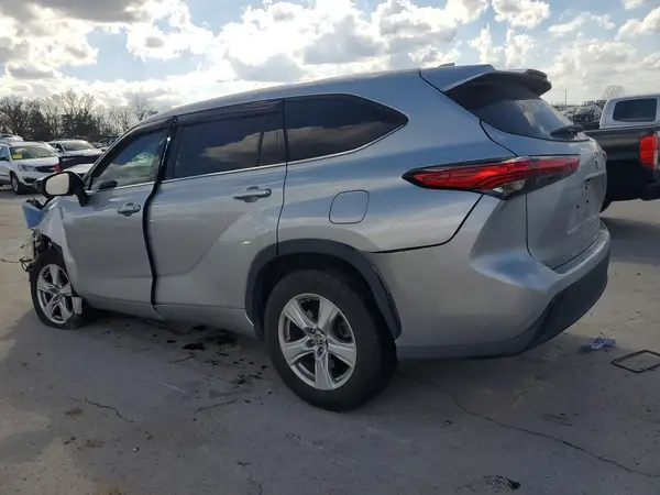 5TDZZRAH3MS531539 2021 TOYOTA HIGHLANDER - Image 2