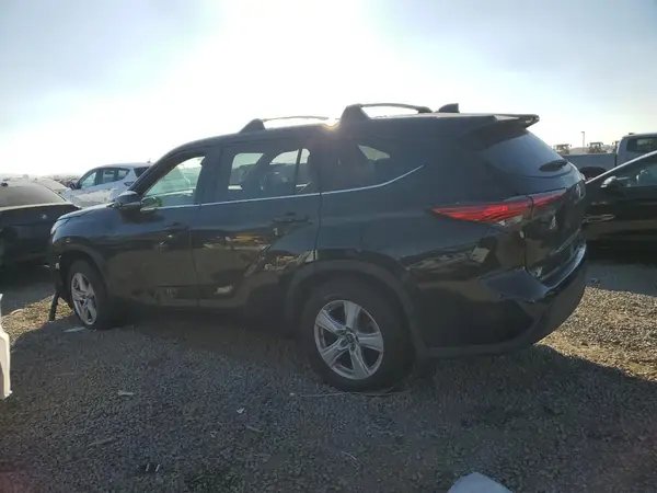 5TDZZRAH3MS532822 2021 TOYOTA HIGHLANDER - Image 2
