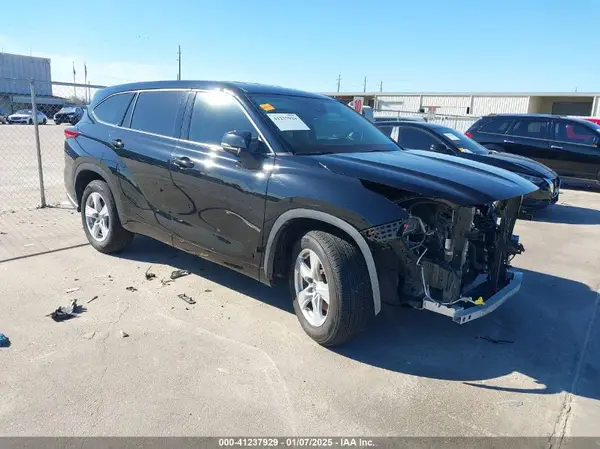 5TDZZRAH3NS097818 2022 TOYOTA HIGHLANDER - Image 1