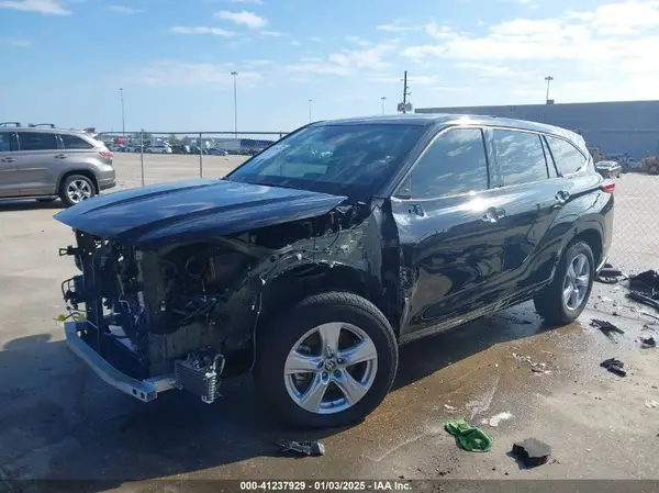 5TDZZRAH3NS097818 2022 TOYOTA HIGHLANDER - Image 2