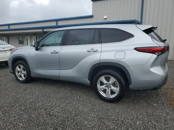 5TDZZRAH3NS103925 2022 TOYOTA HIGHLANDER - Image 2