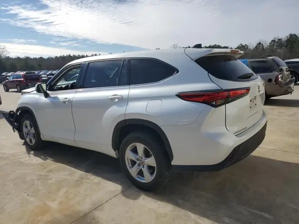 5TDZZRAH3NS104282 2022 TOYOTA HIGHLANDER - Image 2