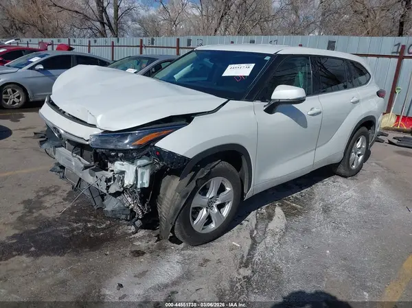 5TDZZRAH3NS105609 2022 TOYOTA HIGHLANDER - Image 2
