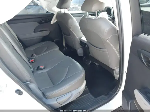 5TDZZRAH3NS105609 2022 TOYOTA HIGHLANDER - Image 8