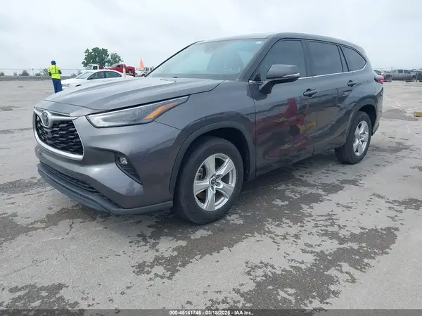 5TDZZRAH3NS115282 2022 TOYOTA HIGHLANDER - Image 2