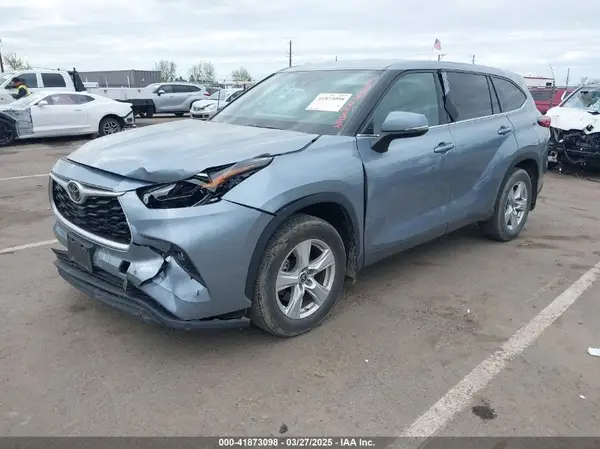 5TDZZRAH3NS118456 2022 TOYOTA HIGHLANDER - Image 2