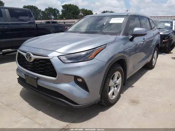 5TDZZRAH3NS131241 2022 TOYOTA HIGHLANDER - Image 2