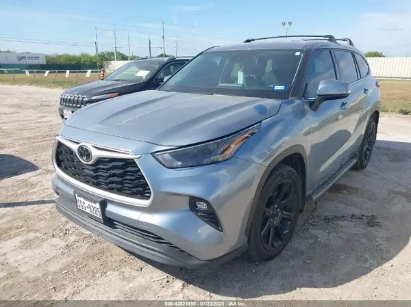 5TDZZRAH3NS133765 2022 TOYOTA HIGHLANDER - Image 2