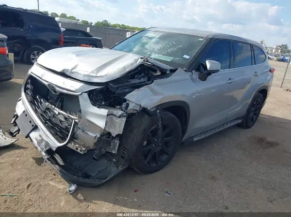 5TDZZRAH3NS139405 2022 TOYOTA HIGHLANDER - Image 2