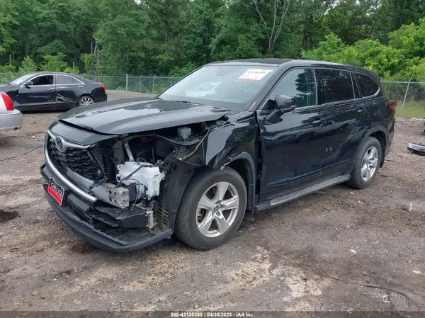 5TDZZRAH3NS558032 2022 TOYOTA HIGHLANDER - Image 2