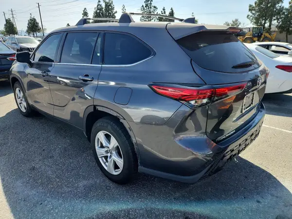 5TDZZRAH3NS560959 2022 TOYOTA HIGHLANDER - Image 2