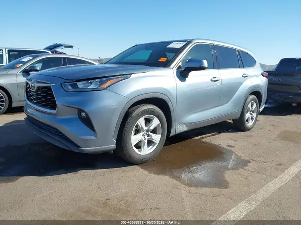 5TDZZRAH4LS013745 2020 TOYOTA HIGHLANDER - Image 2