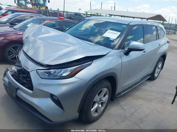 5TDZZRAH4LS015995 2020 TOYOTA HIGHLANDER - Image 2