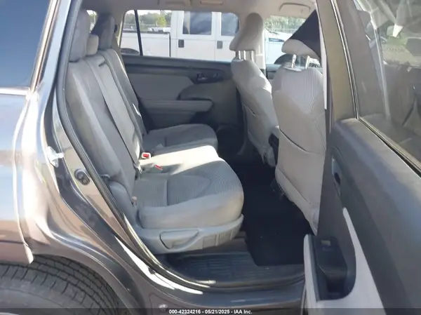 5TDZZRAH4MS068164 2021 TOYOTA HIGHLANDER - Image 8