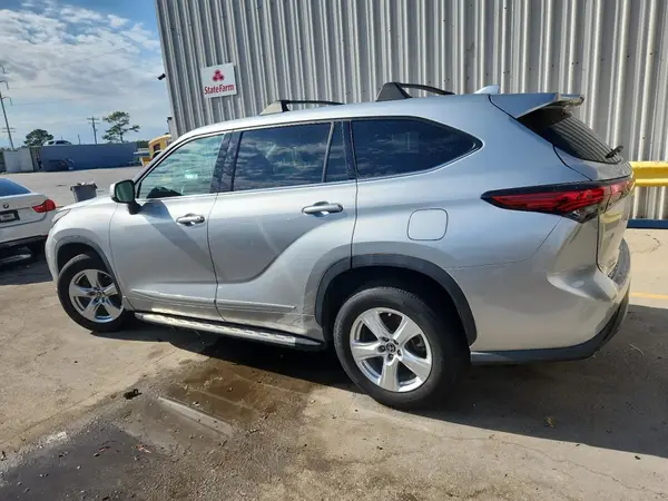 5TDZZRAH4MS536247 2021 TOYOTA HIGHLANDER - Image 2