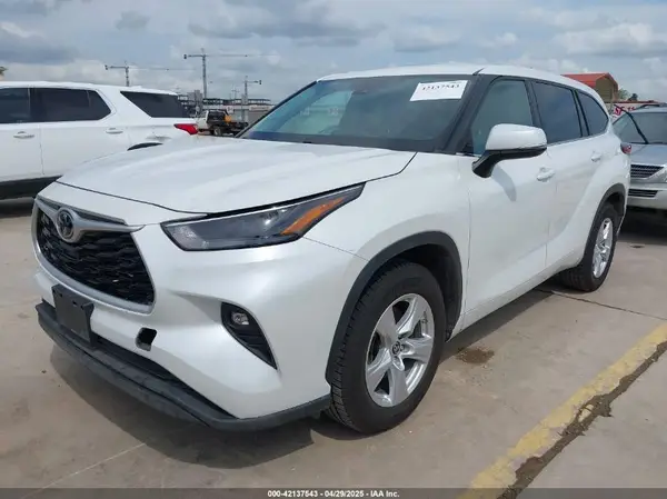 5TDZZRAH4NS090313 2022 TOYOTA HIGHLANDER - Image 2