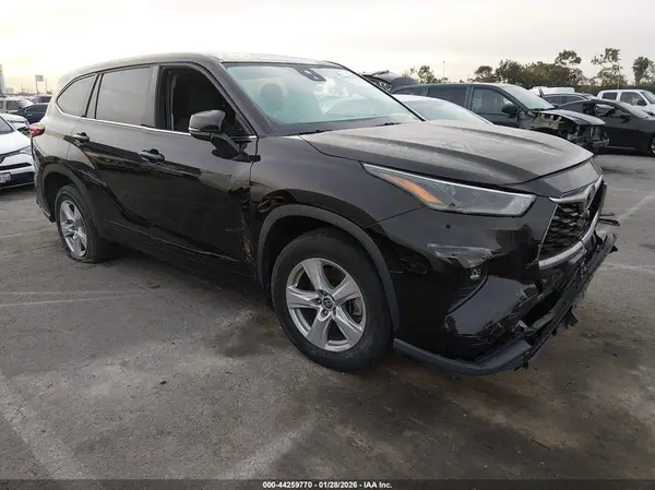 5TDZZRAH4NS092076 2022 TOYOTA HIGHLANDER - Image 1