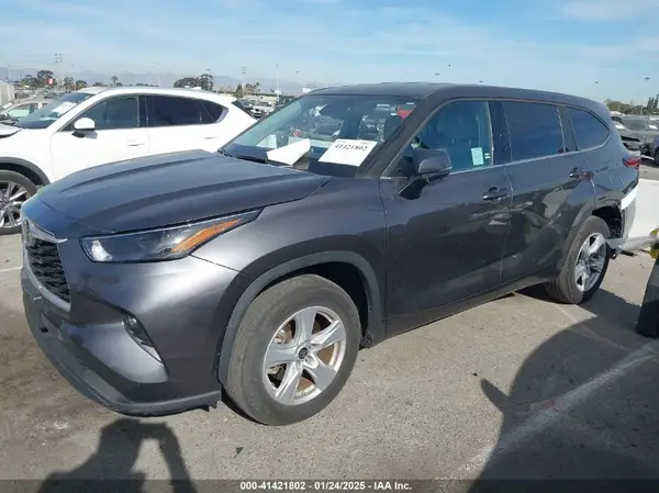 5TDZZRAH4NS096760 2022 TOYOTA HIGHLANDER - Image 2