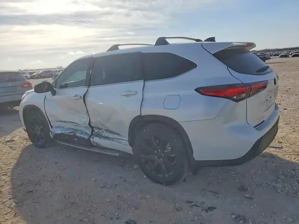 5TDZZRAH4NS555155 2022 TOYOTA HIGHLANDER - Image 2