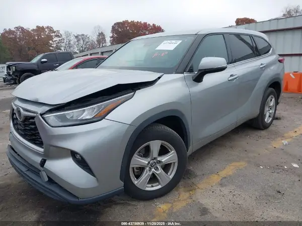 5TDZZRAH5LS010837 2020 TOYOTA HIGHLANDER - Image 2