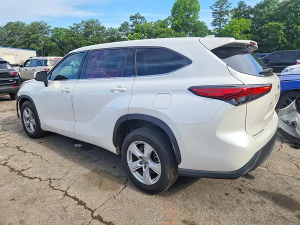 5TDZZRAH5MS054418 2021 TOYOTA HIGHLANDER - Image 2