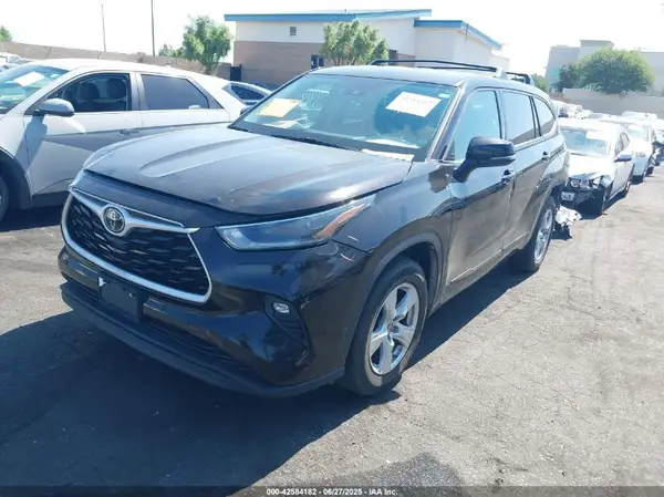 5TDZZRAH5MS068710 2021 TOYOTA HIGHLANDER - Image 2