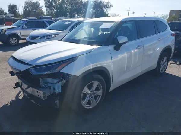 5TDZZRAH5MS076628 2021 TOYOTA HIGHLANDER - Image 2
