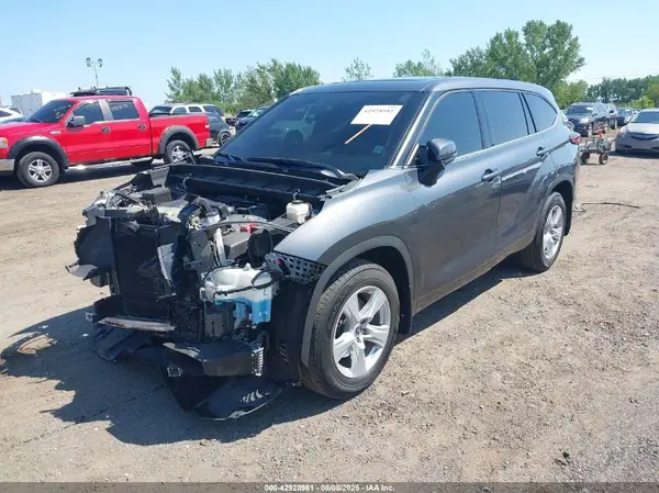 5TDZZRAH5MS515939 2021 TOYOTA HIGHLANDER - Image 2
