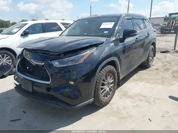 5TDZZRAH5MS517352 2021 TOYOTA HIGHLANDER - Image 2