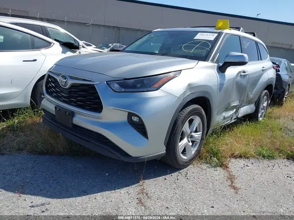 5TDZZRAH5MS517707 2021 TOYOTA HIGHLANDER - Image 2