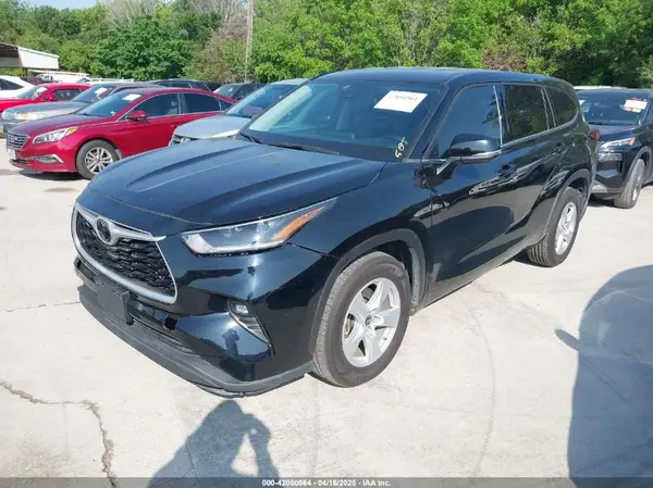 5TDZZRAH5MS525595 2021 TOYOTA HIGHLANDER - Image 2