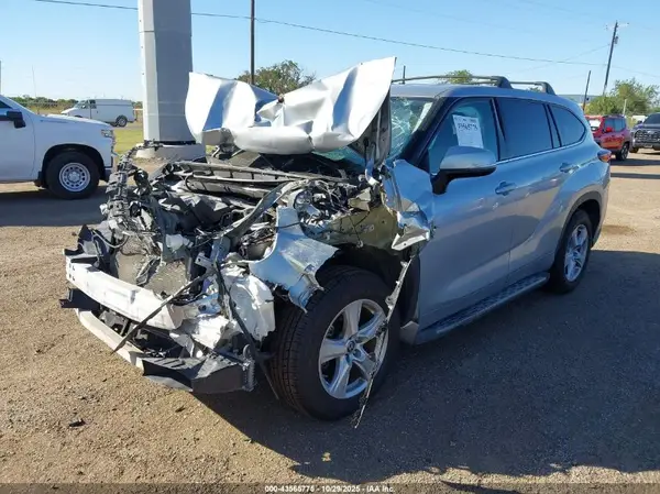 5TDZZRAH5NS101478 2022 TOYOTA HIGHLANDER - Image 2