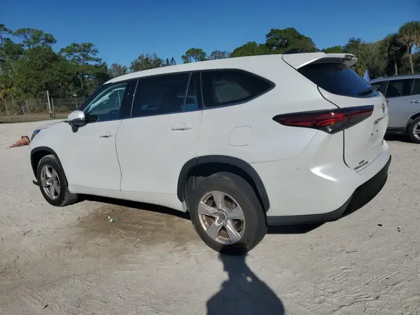 5TDZZRAH5NS130754 2022 TOYOTA HIGHLANDER - Image 2
