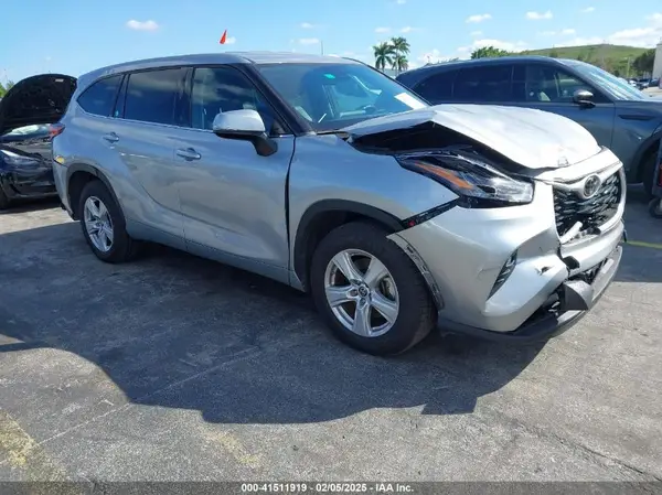 5TDZZRAH5NS136473 2022 TOYOTA HIGHLANDER - Image 1