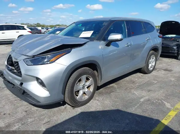 5TDZZRAH5NS136473 2022 TOYOTA HIGHLANDER - Image 2