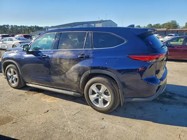 5TDZZRAH5NS136828 2022 TOYOTA HIGHLANDER - Image 2