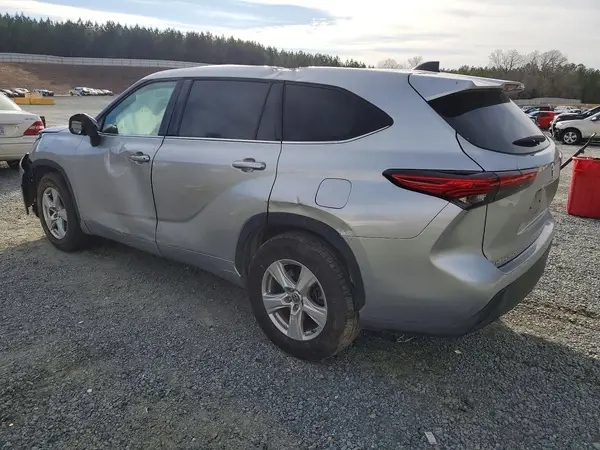 5TDZZRAH5NS540387 2022 TOYOTA HIGHLANDER - Image 2
