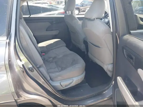 5TDZZRAH5NS540647 2022 TOYOTA HIGHLANDER - Image 8