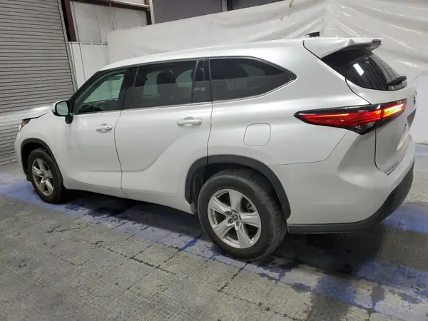 5TDZZRAH5NS554869 2022 TOYOTA HIGHLANDER - Image 2