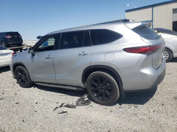 5TDZZRAH5NS556038 2022 TOYOTA HIGHLANDER - Image 2