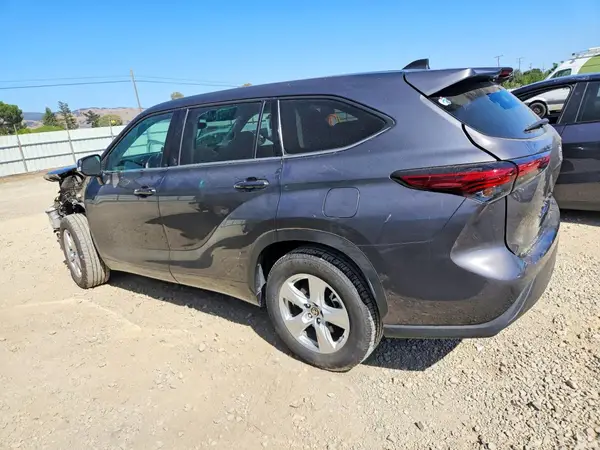 5TDZZRAH5NS557657 2022 TOYOTA HIGHLANDER - Image 2
