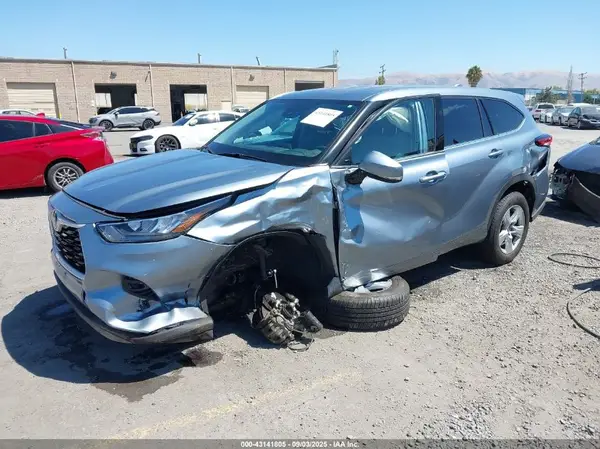 5TDZZRAH6LS020275 2020 TOYOTA HIGHLANDER - Image 2