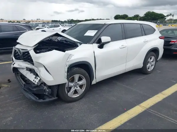 5TDZZRAH6LS023502 2020 TOYOTA HIGHLANDER - Image 2