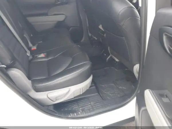 5TDZZRAH6LS023502 2020 TOYOTA HIGHLANDER - Image 8